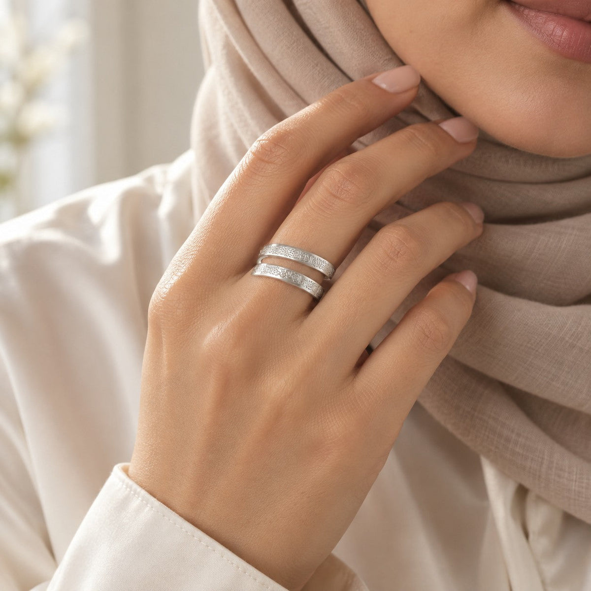Woman wearing the Ayatul Kursi Spiral Ring in silver